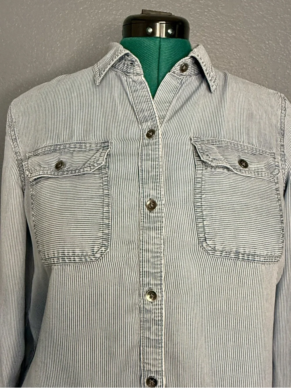 Chaps Chambray Shirt L Blue Button‎ Down Long Sleeve Soft Wash Striped
